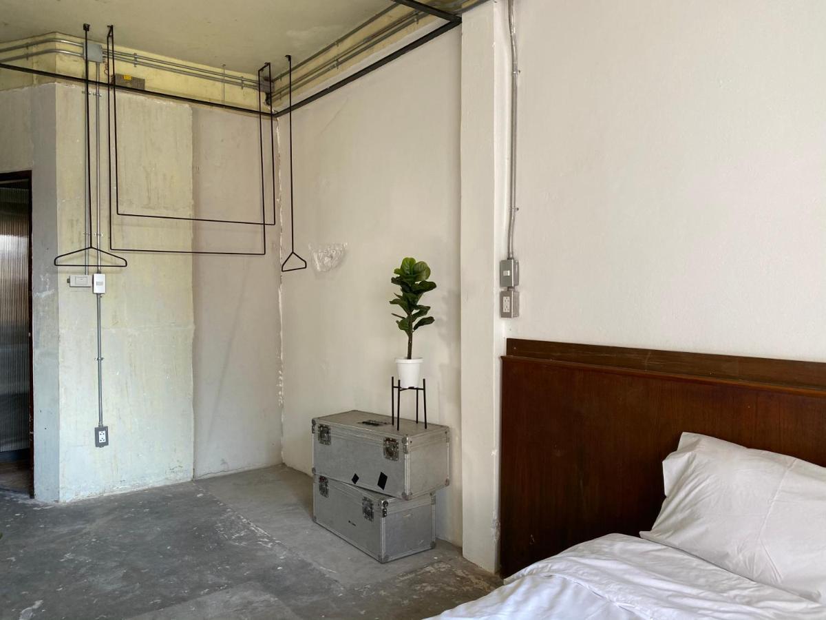 Ep1 Shophouse Hotell Bangkok Exteriör bild