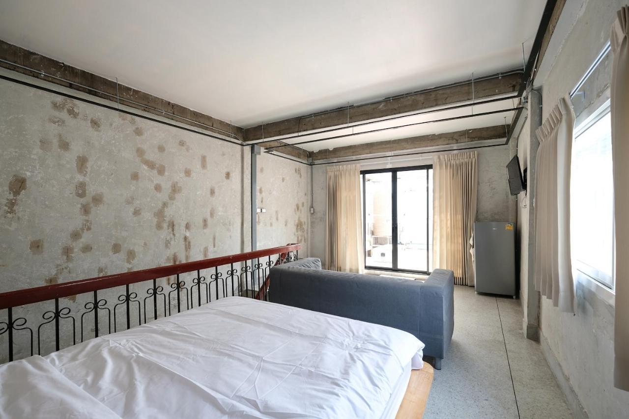 Ep1 Shophouse Hotell Bangkok Exteriör bild